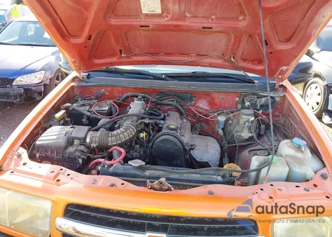 2000 Chevrolet Tracker из США, поврежденный, VIN 2CNBJ1863Y6920157